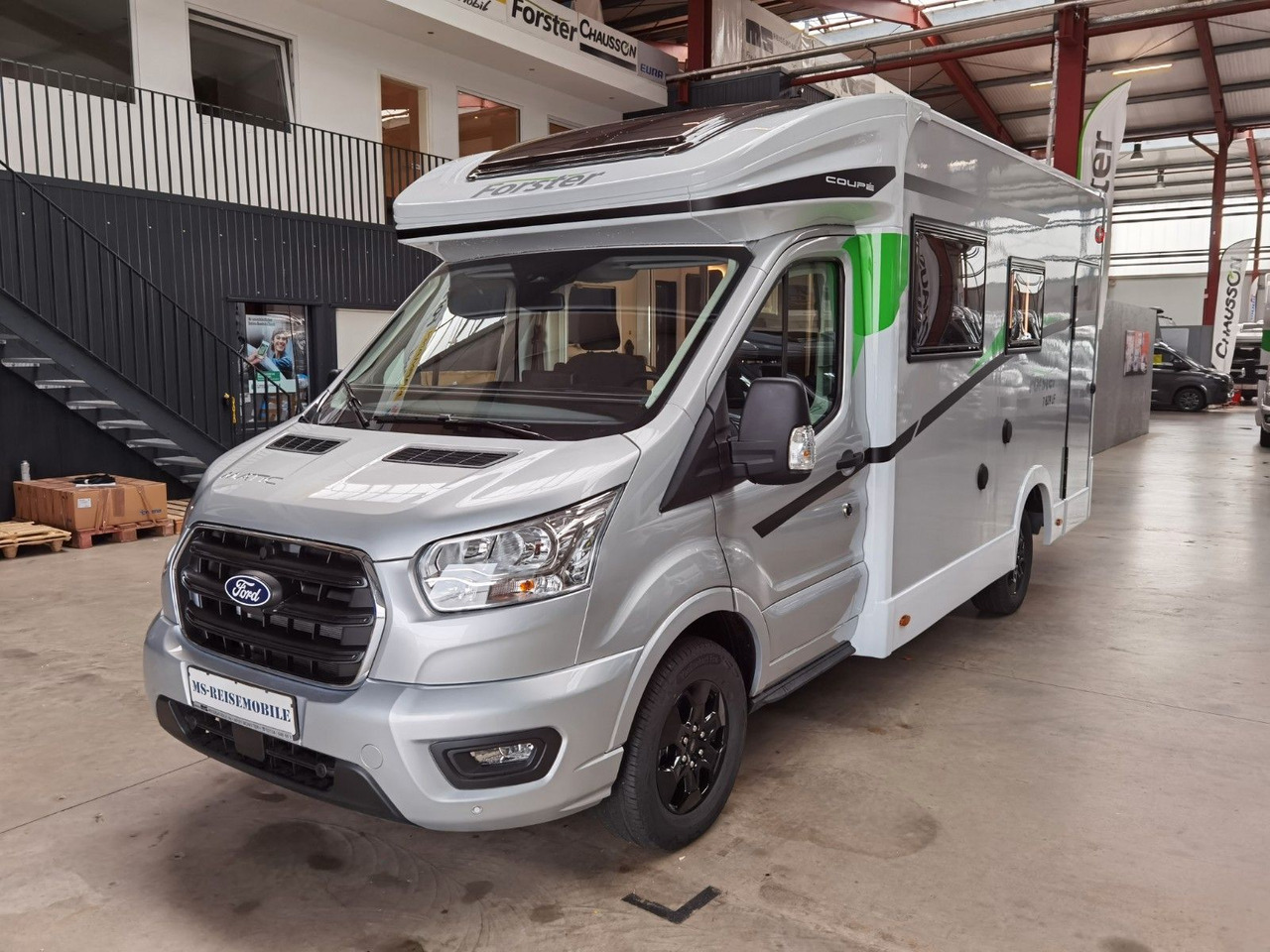 Half integraal camper Forster T 639 LF /-2026- / 165 PS-8G / HUBBETT &amp; RAUMBAD