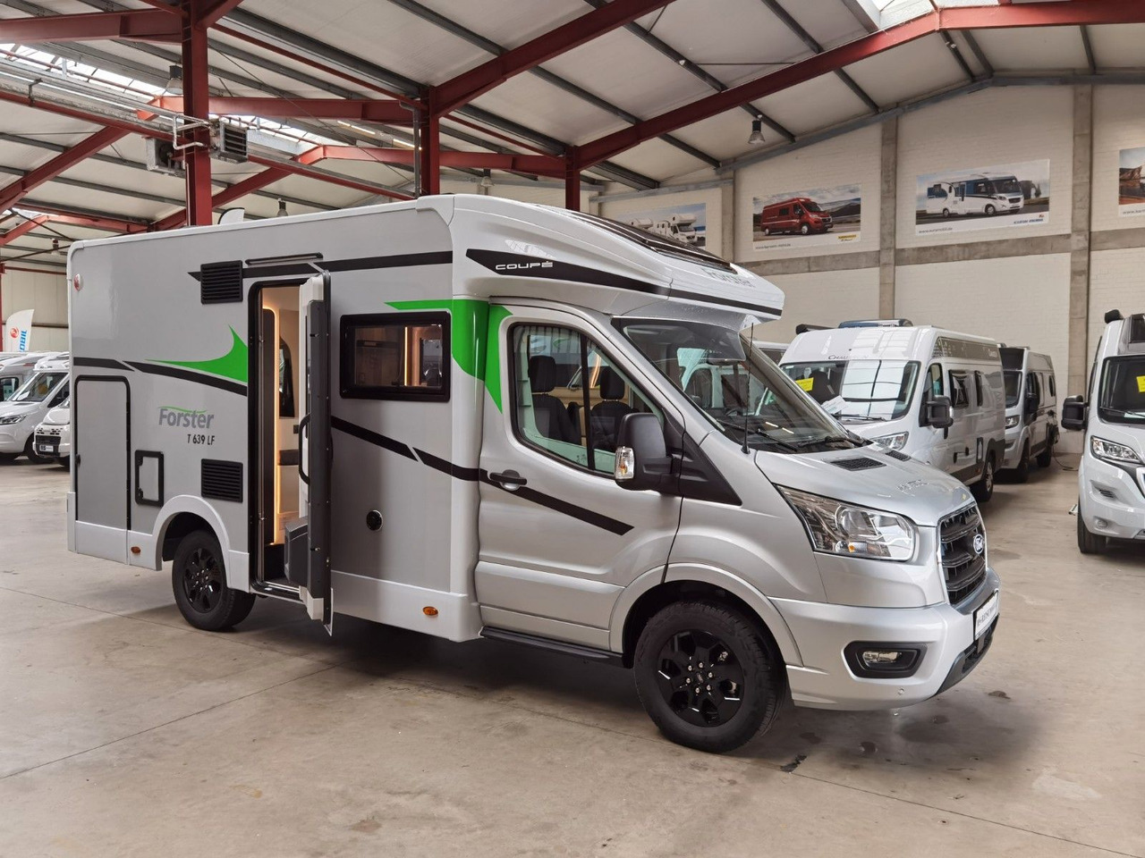 Half integraal camper Forster T 639 LF /-2026- / 165 PS-8G / HUBBETT &amp; RAUMBAD