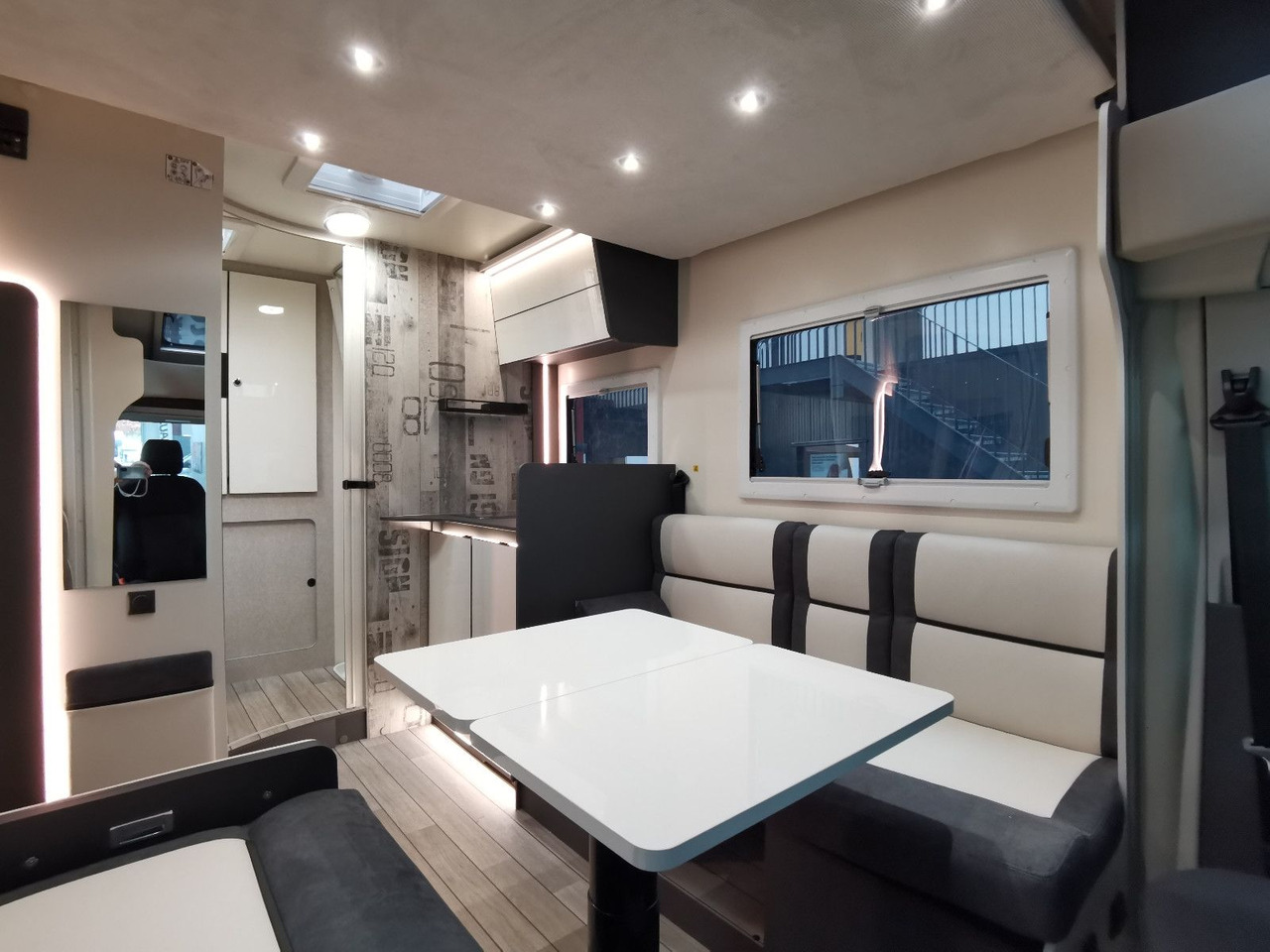 Half integraal camper Forster T 639 LF COUPÉ /-2025- /165PS / SILVER - EDITION