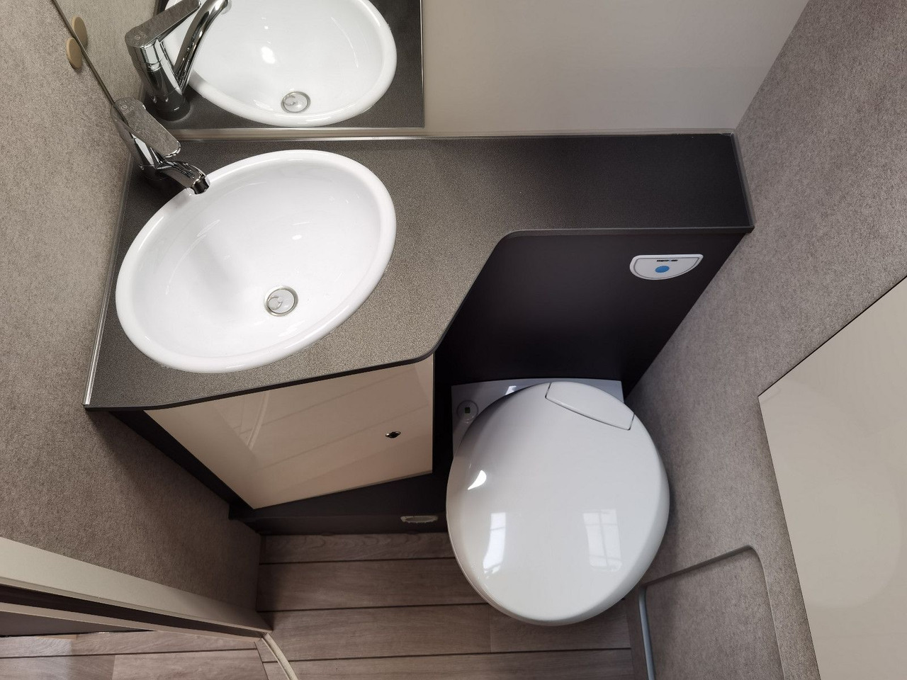 Half integraal camper Forster T 639 LF COUPÉ /-2025- /165PS / SILVER - EDITION