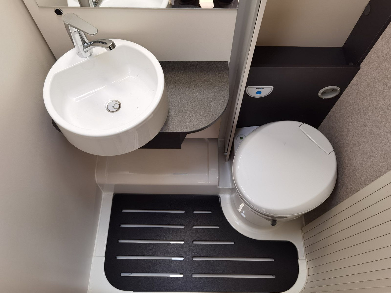 Half integraal camper Forster T 669 EBN COUPÈ / 165PS - DSG / EINZELBETTEN