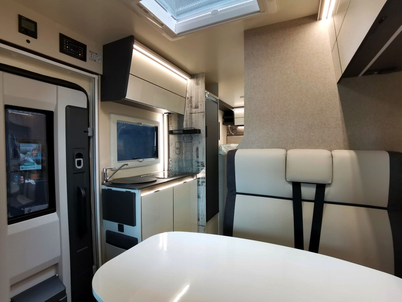 Half integraal camper Forster T 669 EBN COUPÈ / -2025- / 165PS / EINZELBETTEN