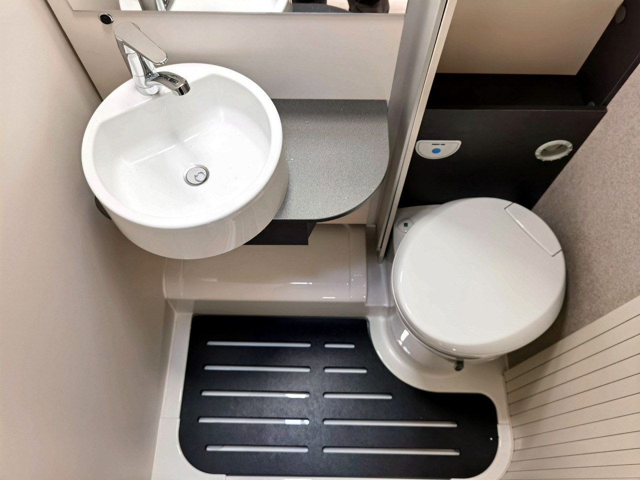 Half integraal camper Forster T 669 EBN COUPÈ / -2025- / 165PS / EINZELBETTEN