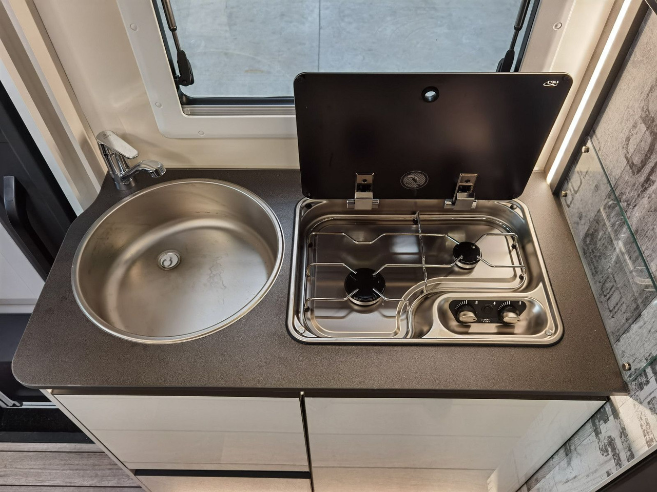 Half integraal camper Forster T 669 EBN COUPÈ / -2025- / 165PS / EINZELBETTEN