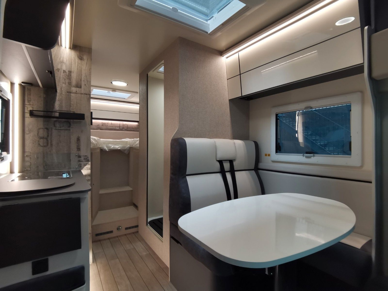 Half integraal camper Forster T 669 EBN COUPÈ / -2025-/165PS/ SILVER - EDITION