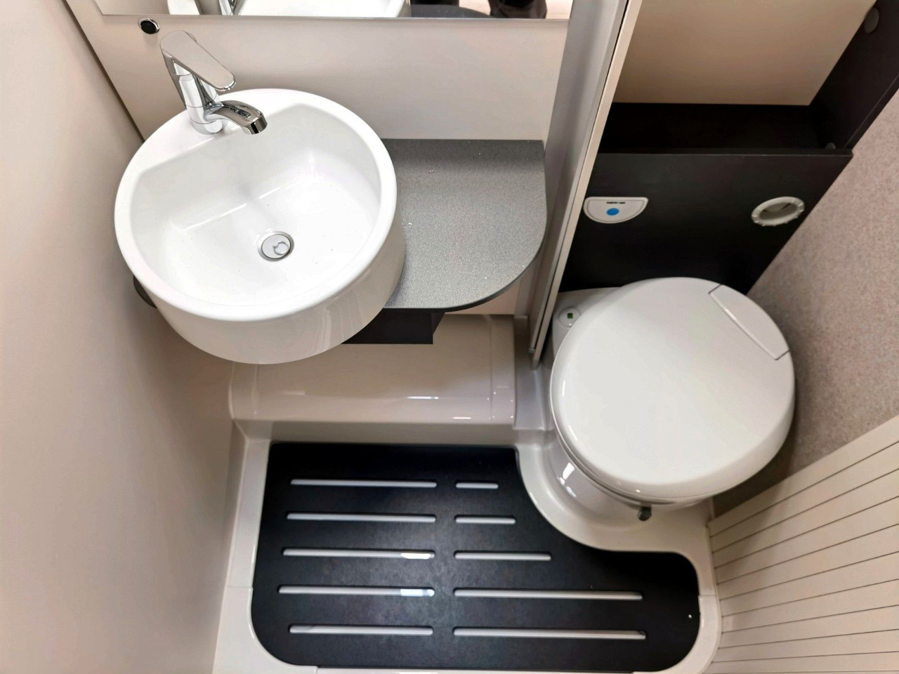 Half integraal camper Forster T 669 EBN COUPÈ / -2025-/165PS/ SILVER - EDITION