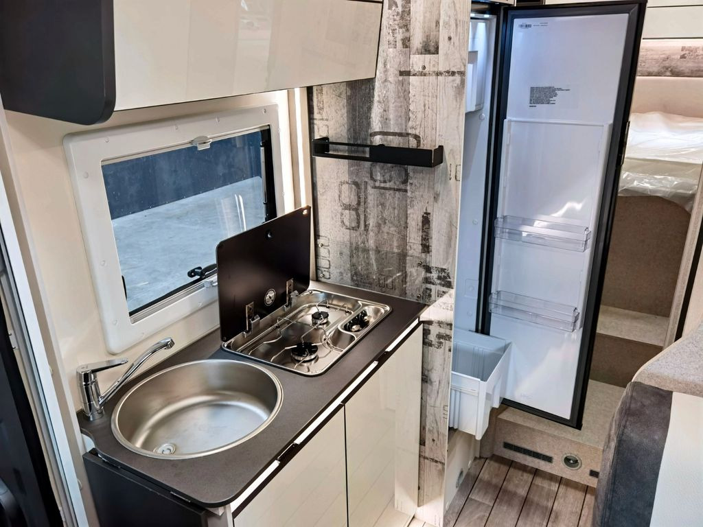 Half integraal camper Forster T 669 EBN COUPÈ / -2025-/165PS/ SILVER - EDITION
