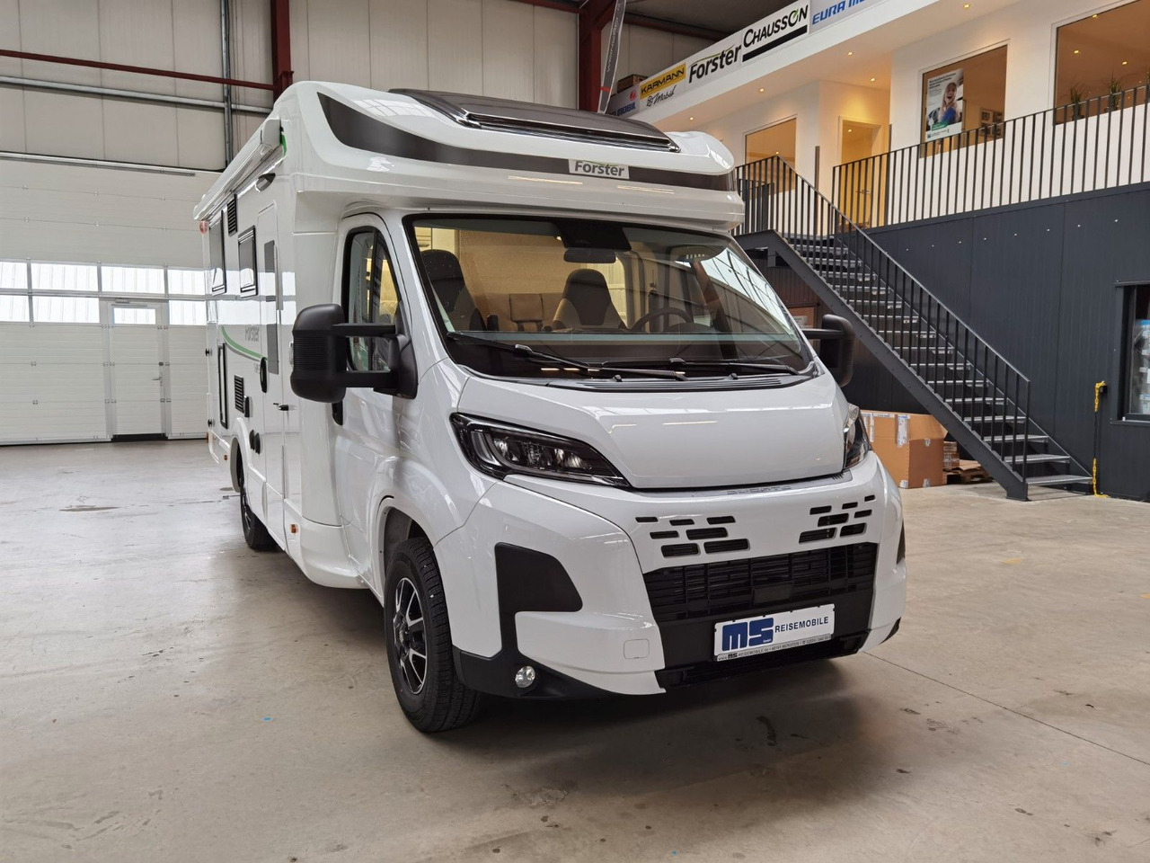 Half integraal camper Forster T 699 EB / 2025 / 140PS/ EINZELBETTEN & HUBBETT