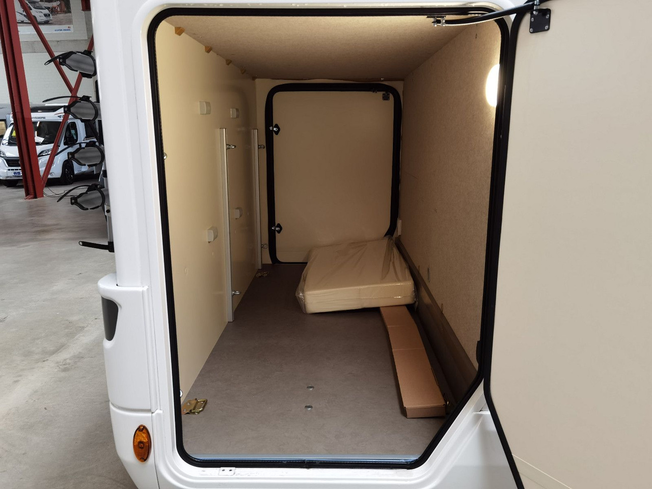 Half integraal camper Forster T 699 EB / -MODELL 2026-/ EINZELBETTEN & HUBBETT