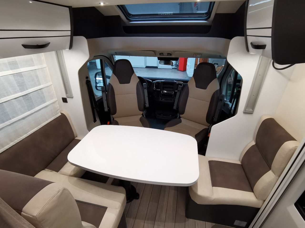 Half integraal camper Forster T 699 EB / -MODELL 2026-/ EINZELBETTEN & HUBBETT