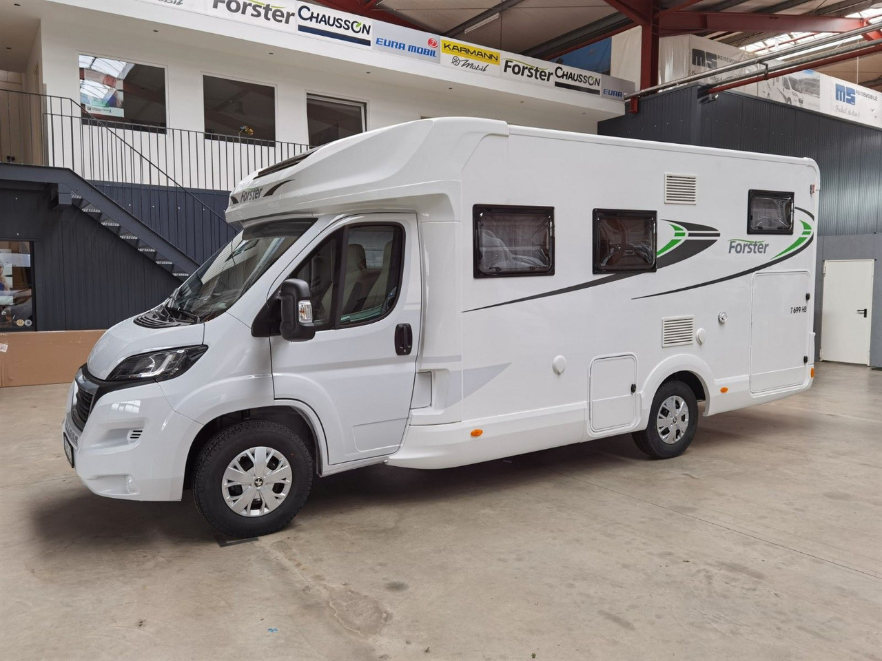 Half integraal camper Forster T 699 HB / 140PS / EB- HUBBETT & HECKBETT