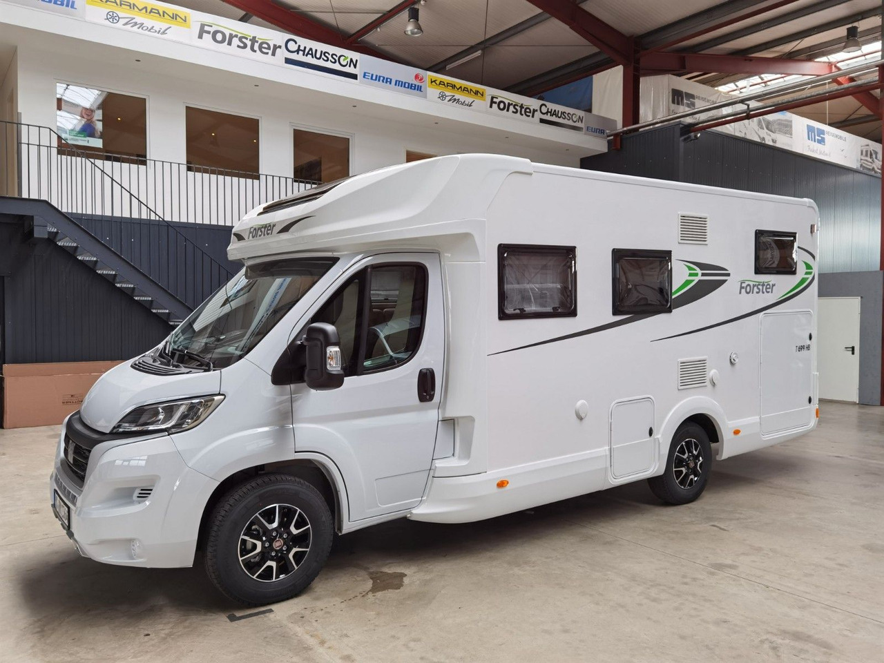 Half integraal camper Forster T 699 HB / 140PS / EB - HUBBETT & HECKBETT
