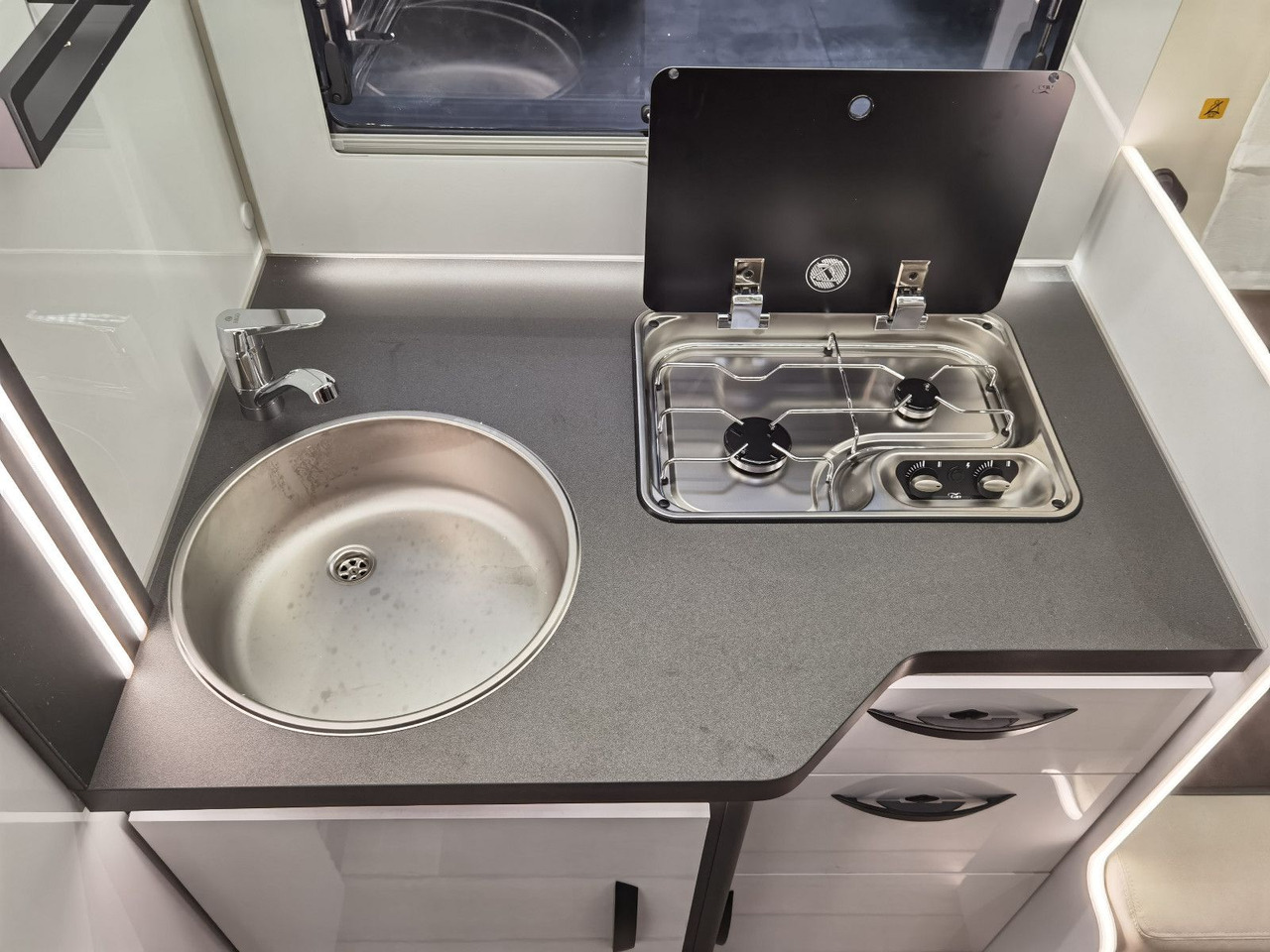 Half integraal camper Forster T 699 LF /-MODELL 2025- / XXL- HUBBETT & RAUMBAD