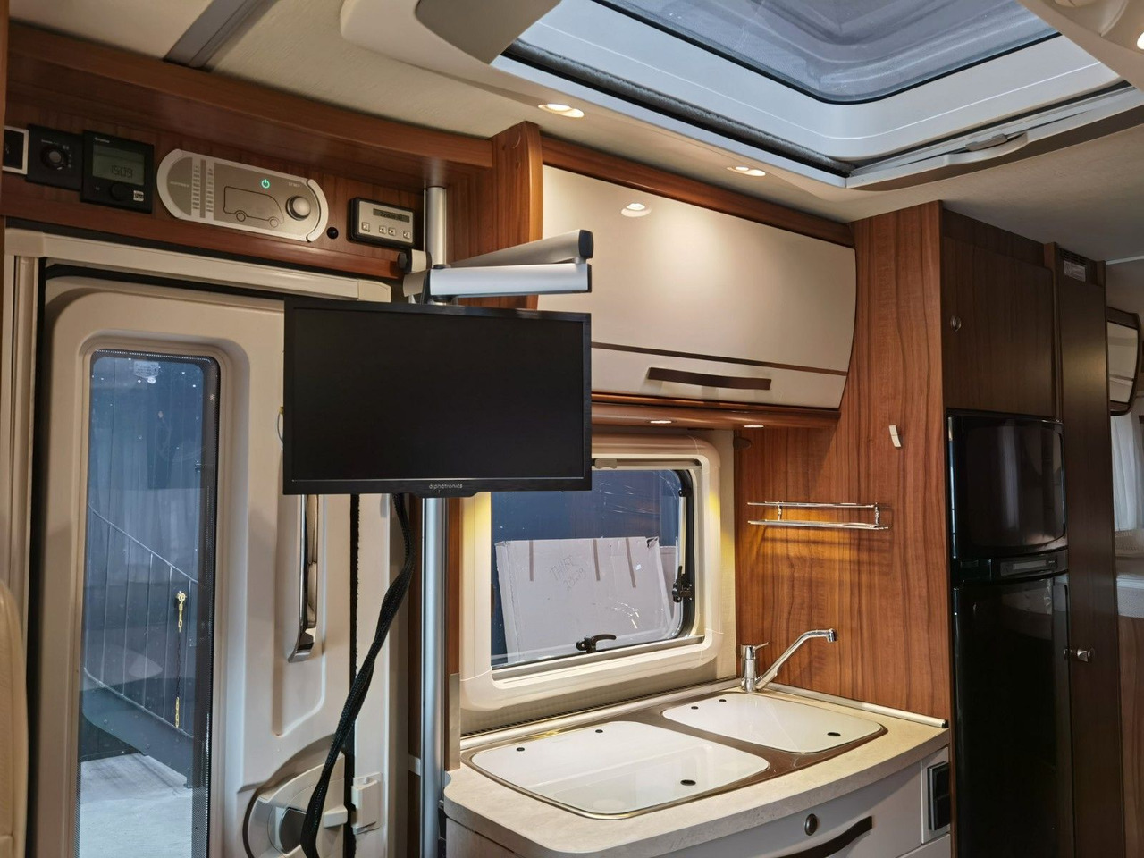 Half integraal camper HYMER / ERIBA / HYMERCAR EXSIS T 588 / SAT / AHK / NAVI / EINZELBETTEN