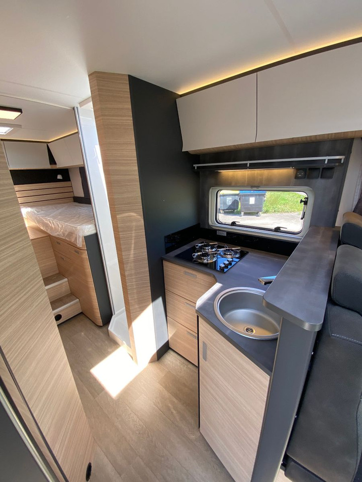 Half integraal camper Hobby Optima De Luxe T70 GE