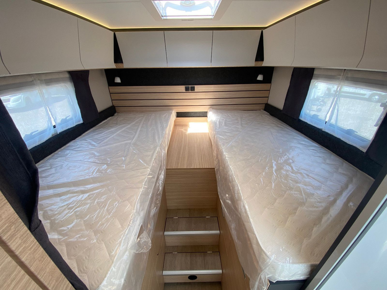 Half integraal camper Hobby Optima De Luxe T70 GE,Automatik
