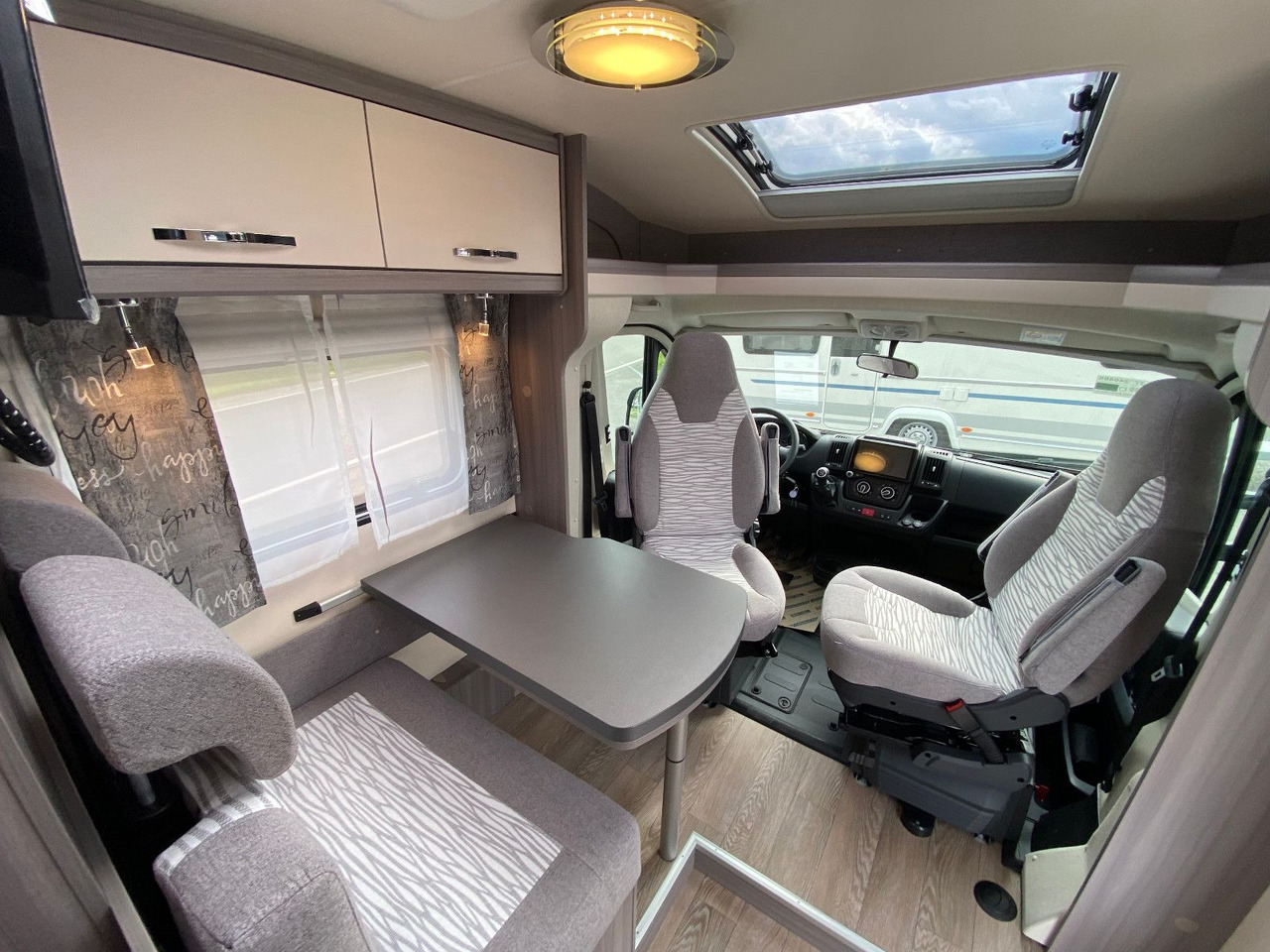 Half integraal camper Hobby Optima Ontour Edition V65 GE Navi Markise SAT