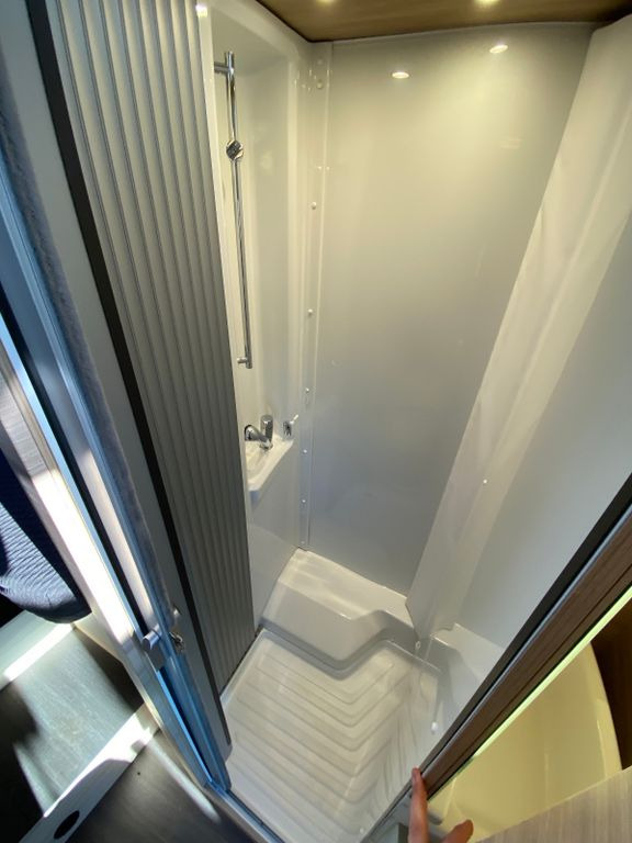 Half integraal camper Knaus Van TI PLUS Platinium Selection 650 MEG,Automat
