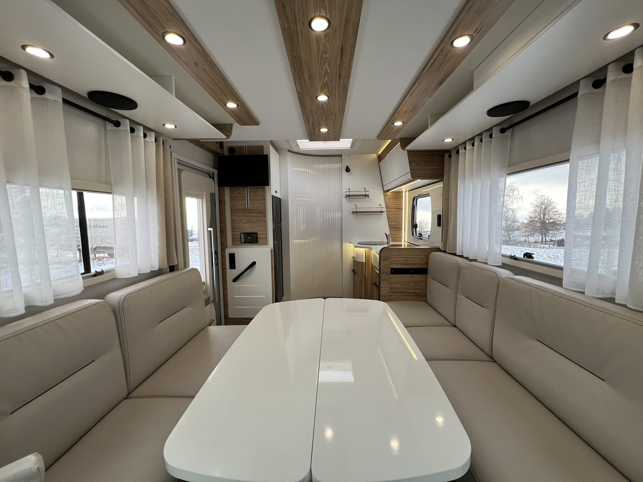 Half integraal camper Pilote Pacific P696D Hubbett - Solar - Markise