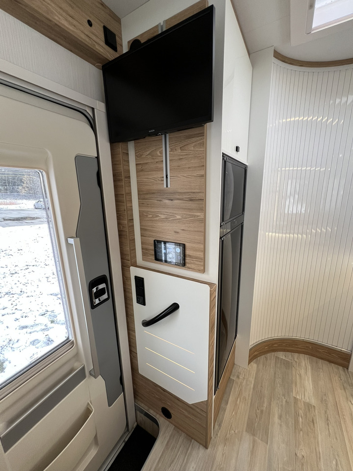 Half integraal camper Pilote Pacific P696D Hubbett - Solar - Markise