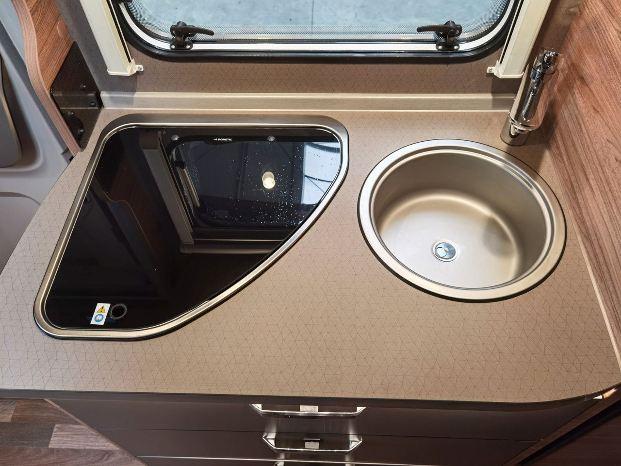 Half integraal camper Weinsberg CARACOMPACT 600 MEG EDITION-PEPPER/ EINZELBETTEN