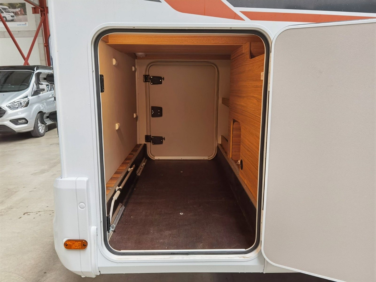 Half integraal camper Weinsberg CARACOMPACT 600 MEG EDITION-PEPPER/ EINZELBETTEN