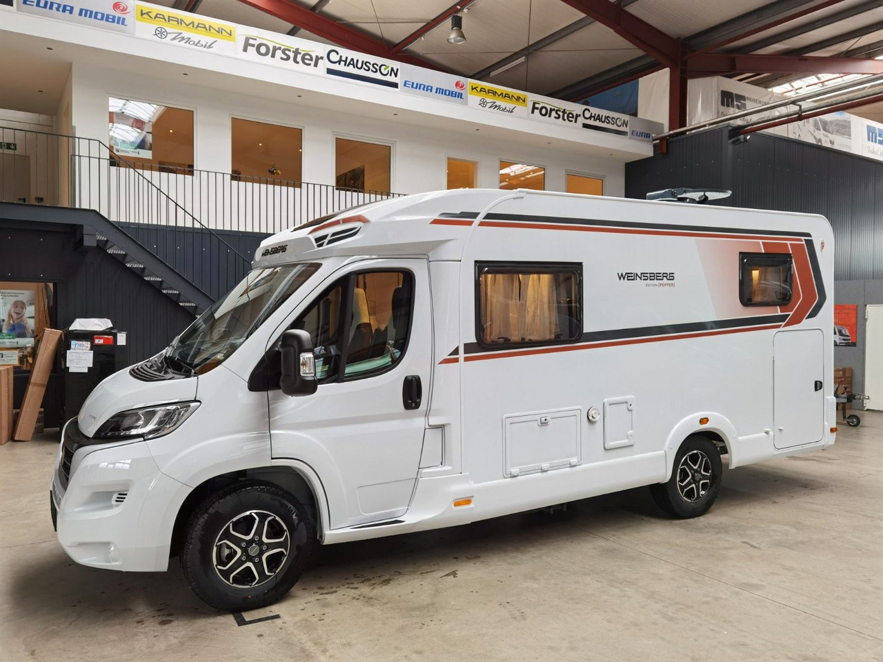Half integraal camper Weinsberg CARACOMPACT 600 MEG EDITION-PEPPER/ EINZELBETTEN