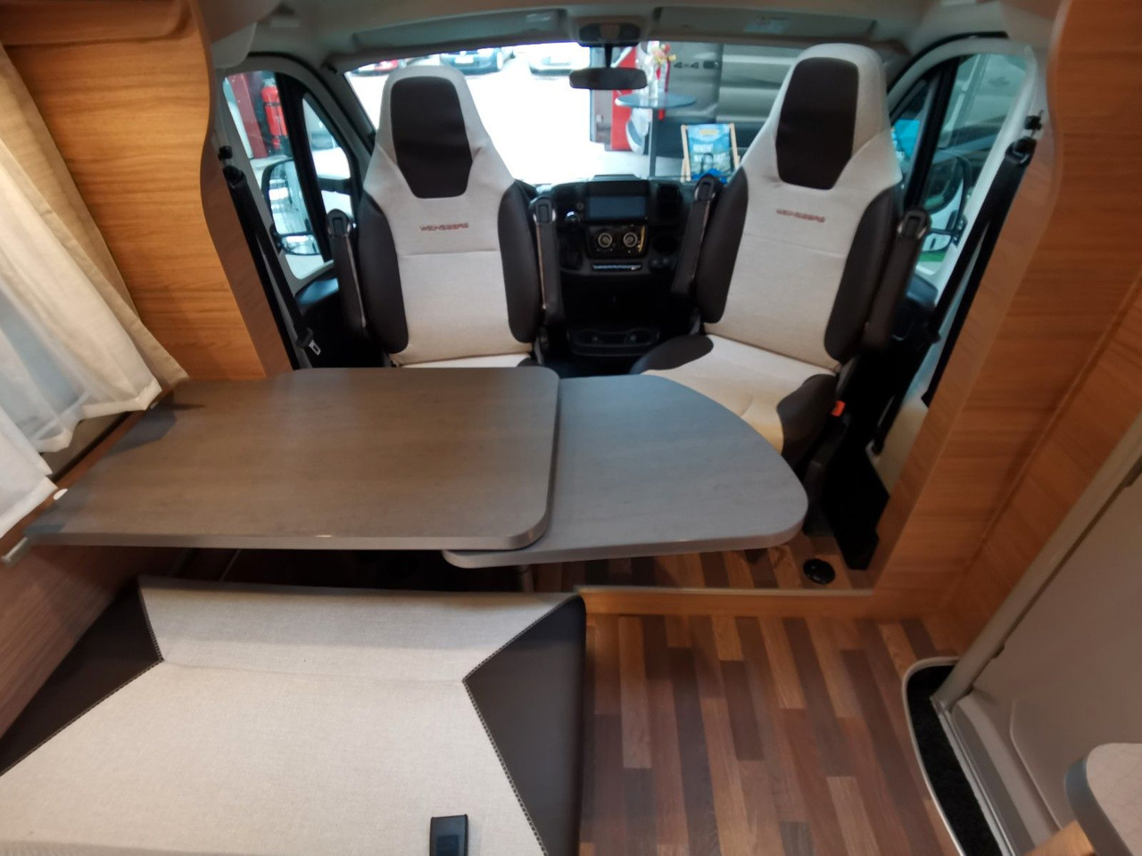 Half integraal camper Weinsberg CARACOMPACT 600 MEG EDITION-PEPPER/ EINZELBETTEN