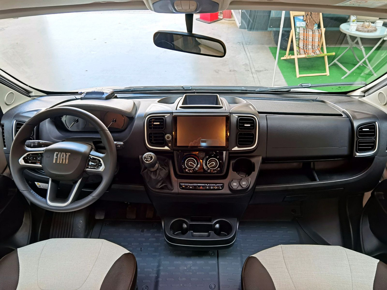 Half integraal camper Weinsberg CARACOMPACT 600 MEG EDITION PEPPER / MODELL 2025