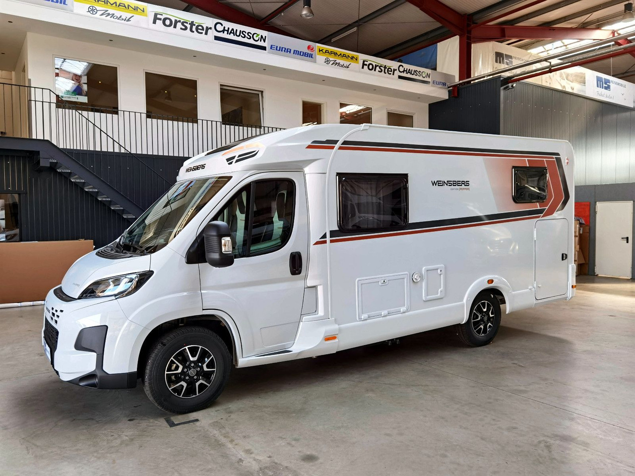 Half integraal camper Weinsberg CARACOMPACT 600 MEG EDITION PEPPER / MODELL 2025
