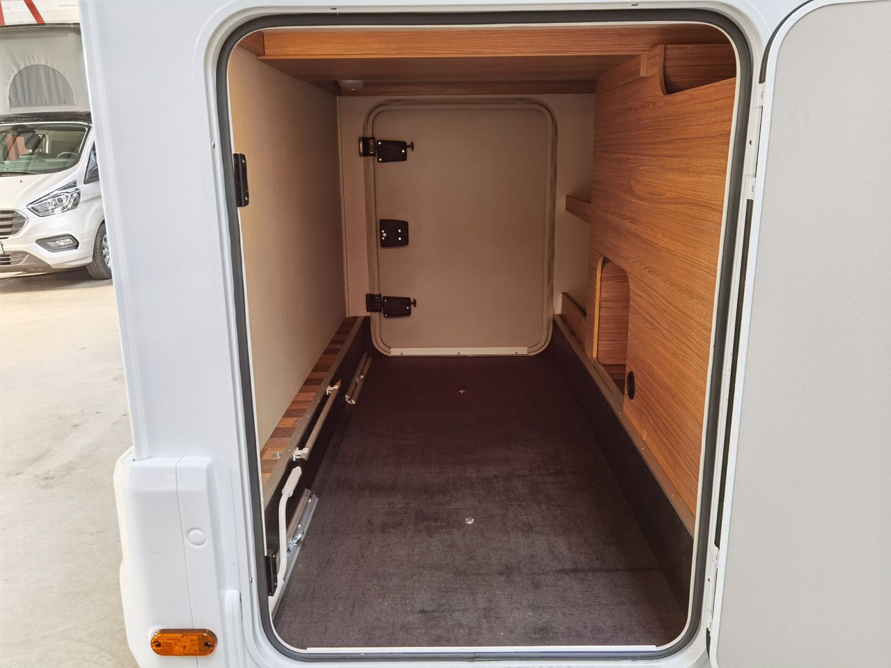 Half integraal camper Weinsberg CARACOMPACT 600 MEG EDITION PEPPER / MODELL 2025