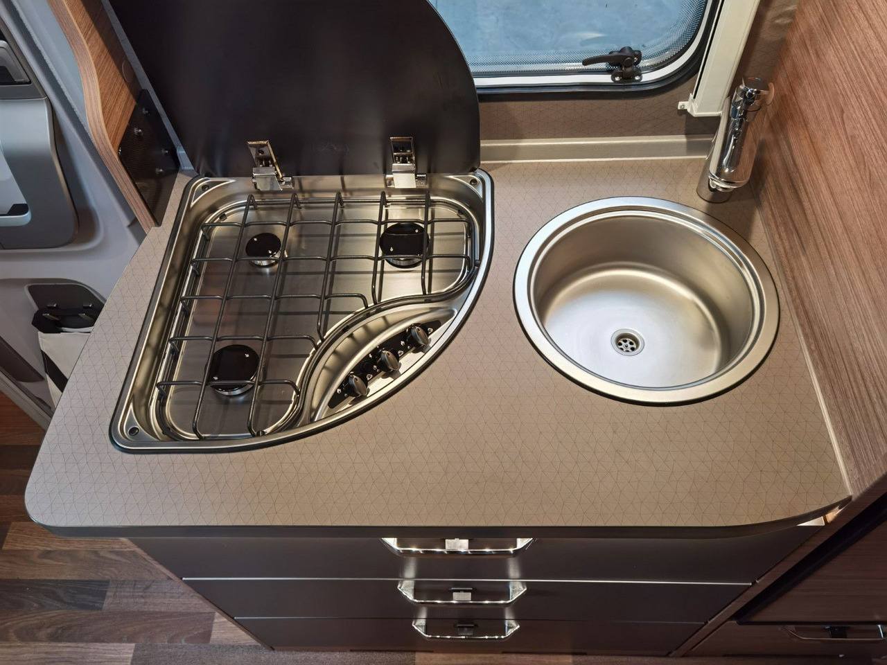 Half integraal camper Weinsberg CARACOMPACT 600 MEG PEPPER / MODELL 2026