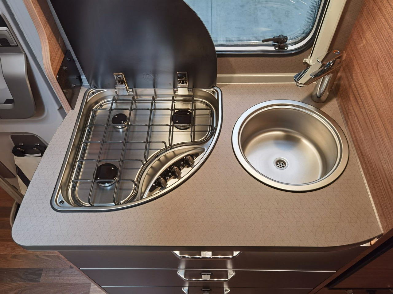 Half integraal camper Weinsberg CARACOMPACT 600 MEG PEPPER / MODELL 2026