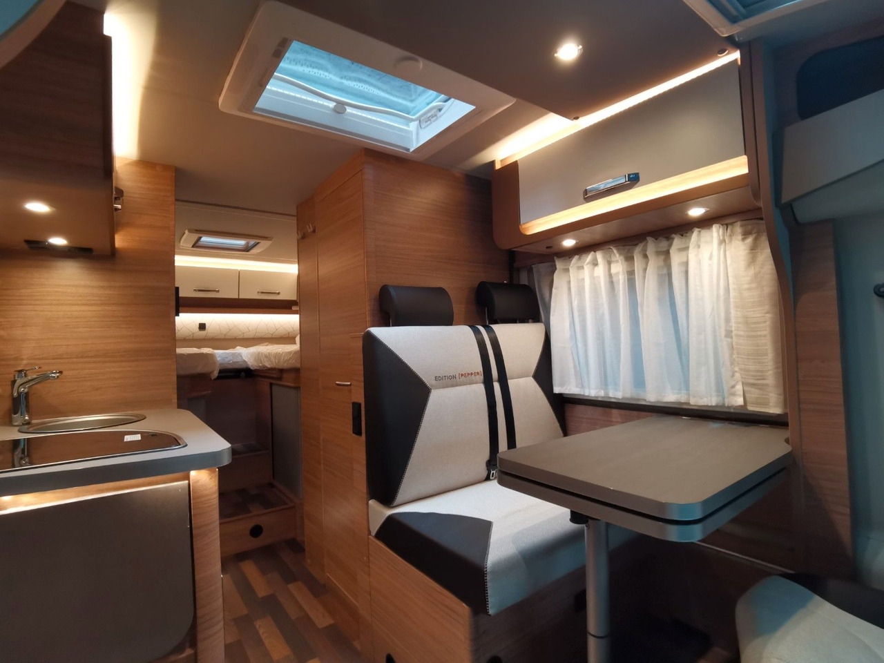 Half integraal camper Weinsberg CARACOMPACT 600 MEG PEPPER / MODELL 2026