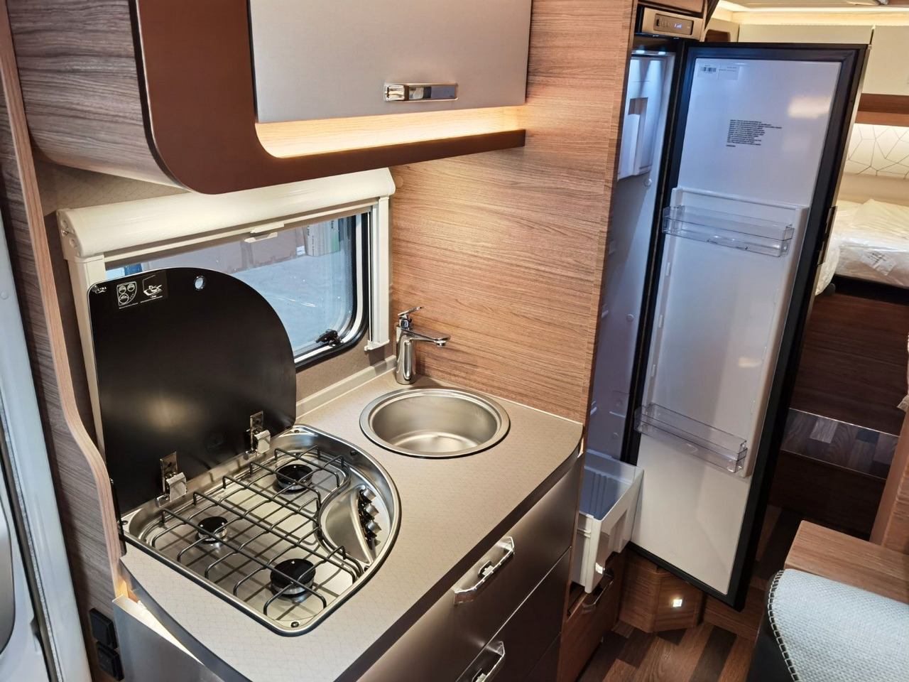 Half integraal camper Weinsberg CARACOMPACT 600 MEG PEPPER / MODELL 2026