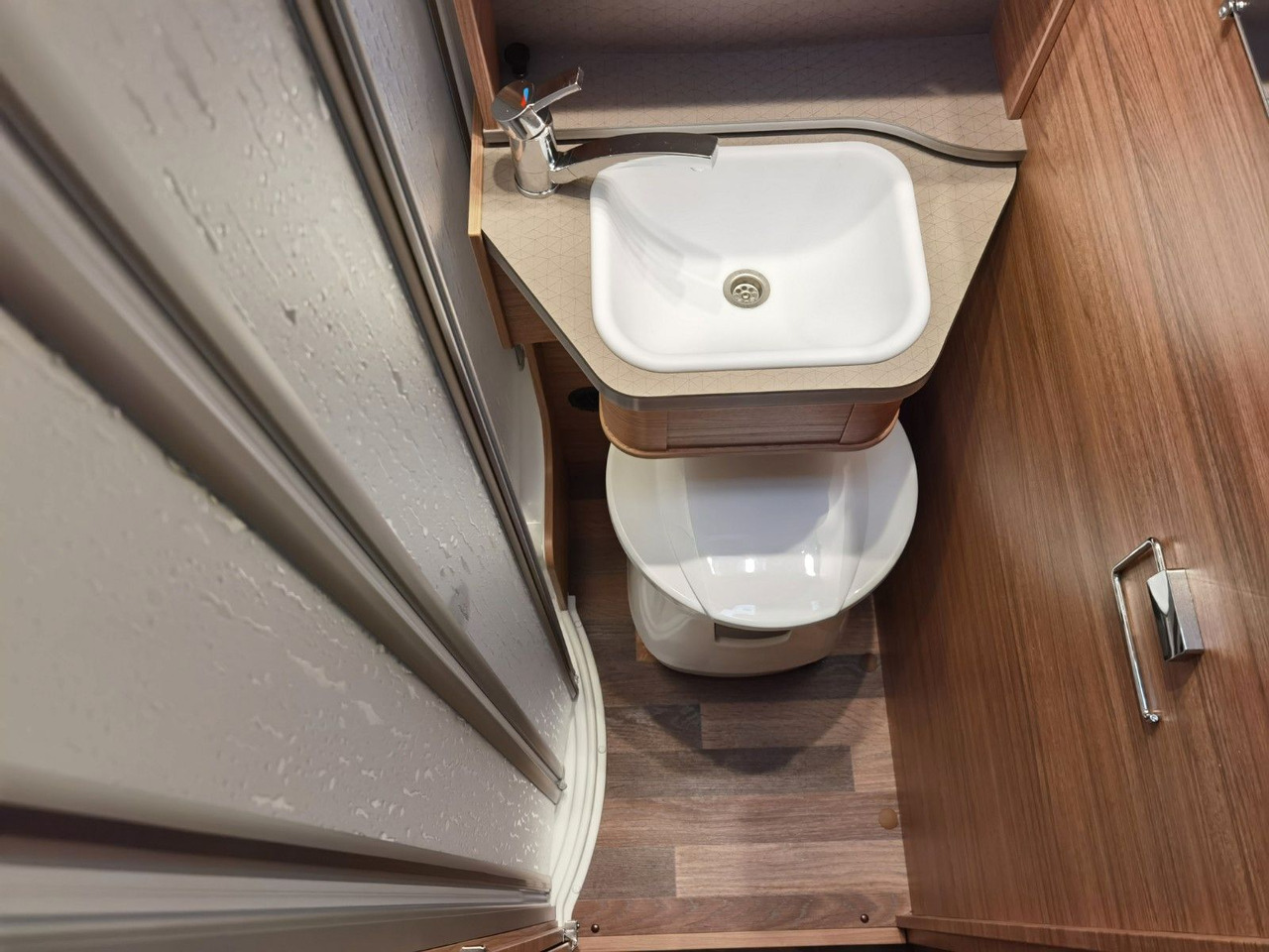 Half integraal camper Weinsberg CARACOMPACT 600 MEG PEPPER / MODELL 2026