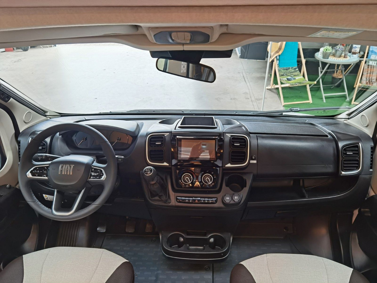 Half integraal camper Weinsberg CARACOMPACT 600 MEG PEPPER / MODELL 2026