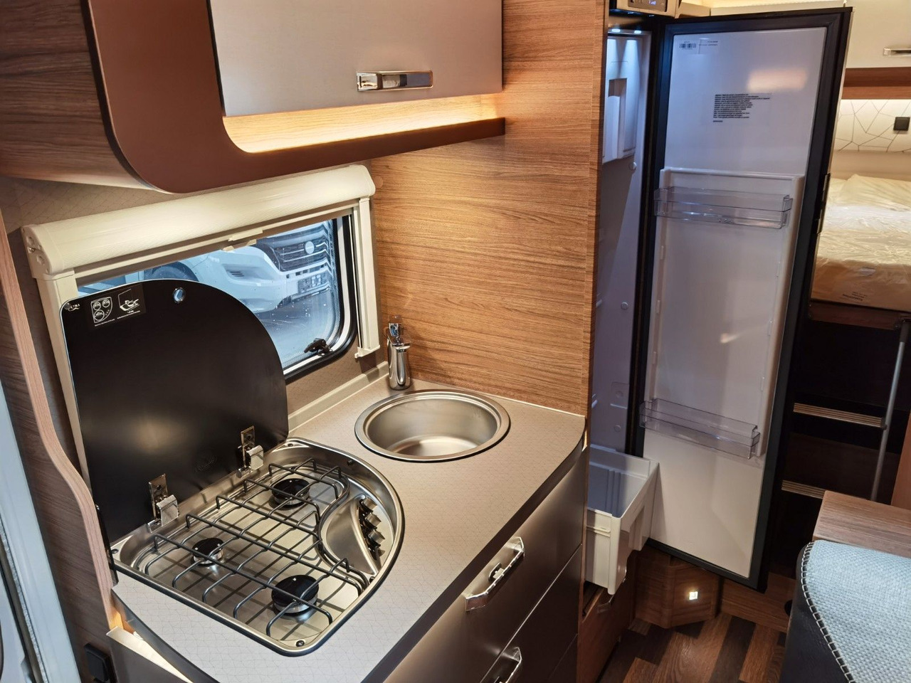 Half integraal camper Weinsberg CARACOMPACT 600 MEG PEPPER / MODELL 2026