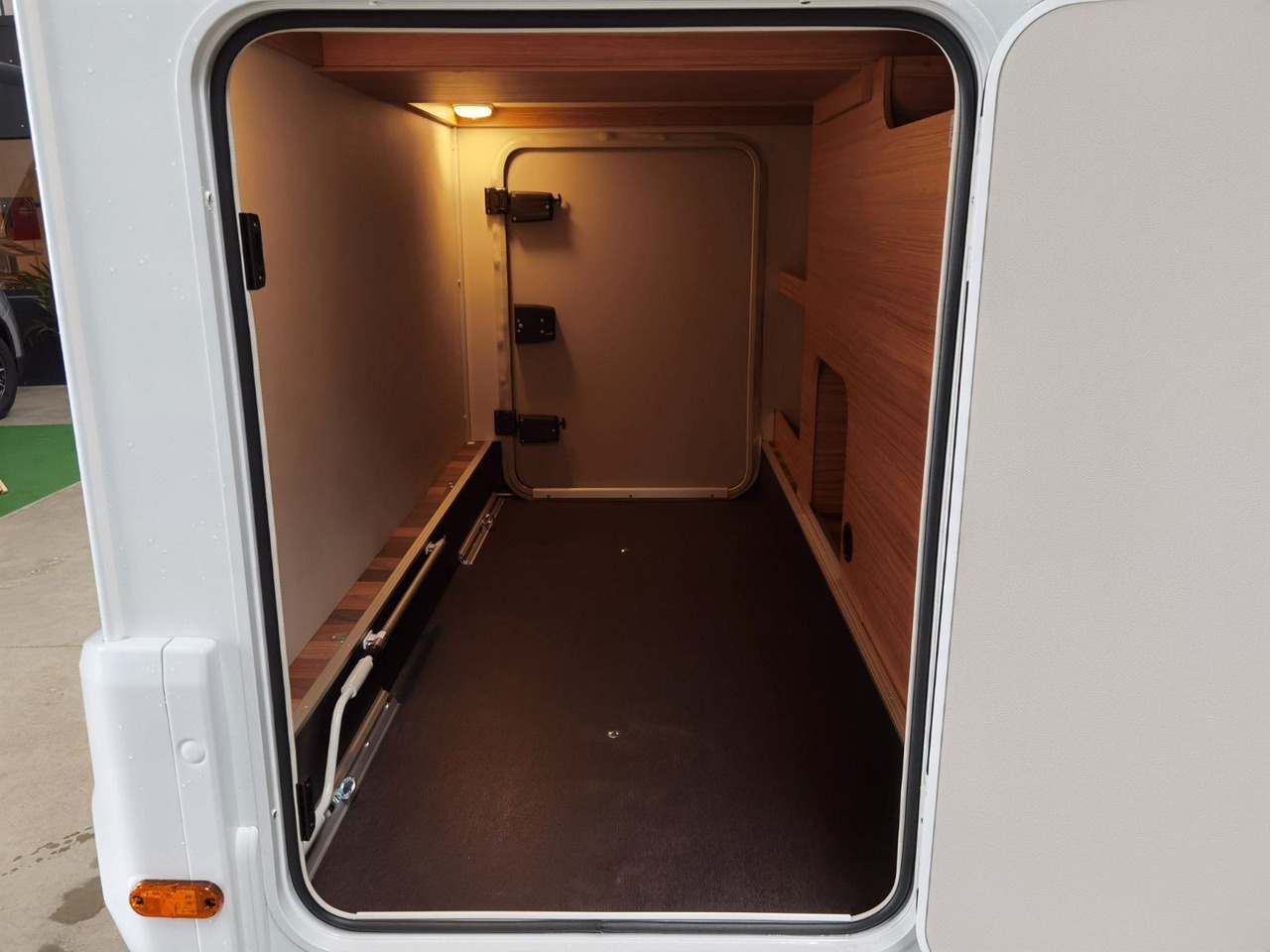 Half integraal camper Weinsberg CARACOMPACT 600 MEG PEPPER / MODELL 2026