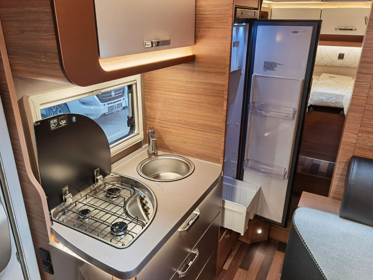 Half integraal camper Weinsberg CARACOMPACT 600 MEG PEPPER / MODELL 2026