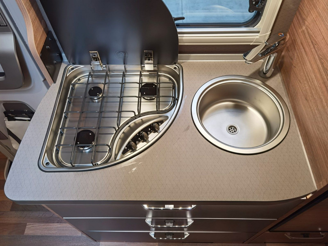 Half integraal camper Weinsberg CARACOMPACT 600 MEG PEPPER / MODELL 2026