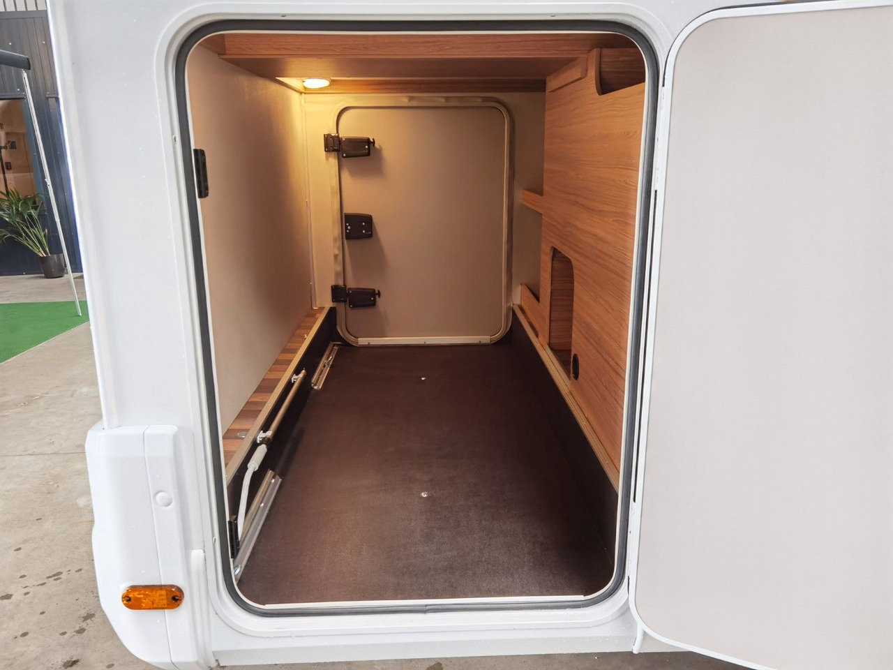 Half integraal camper Weinsberg CARACOMPACT 600 MEG PEPPER / MODELL 2026