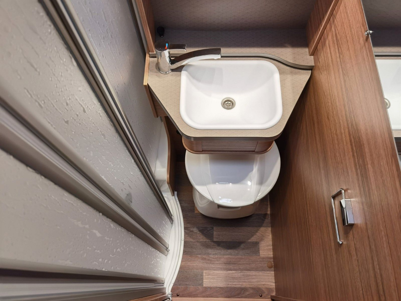 Half integraal camper Weinsberg CARACOMPACT 600 MEG PEPPER / MODELL 2026