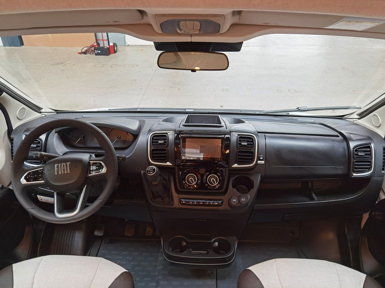 Half integraal camper Weinsberg CARACOMPACT 600 MEG PEPPER / MODELL 2026