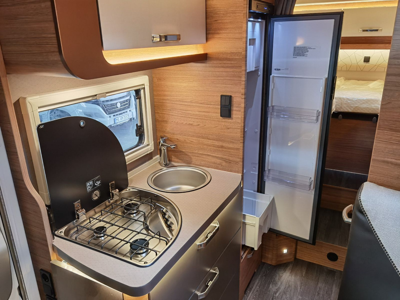 Half integraal camper Weinsberg CARACOMPACT 640 MEG EDITION-PEPPER / 170PS - 9G.