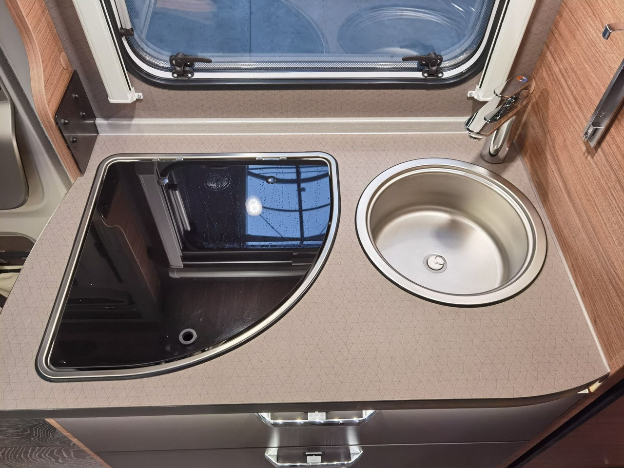 Half integraal camper Weinsberg CARACOMPACT 640 MEG EDITION-PEPPER / EINZELBETTE