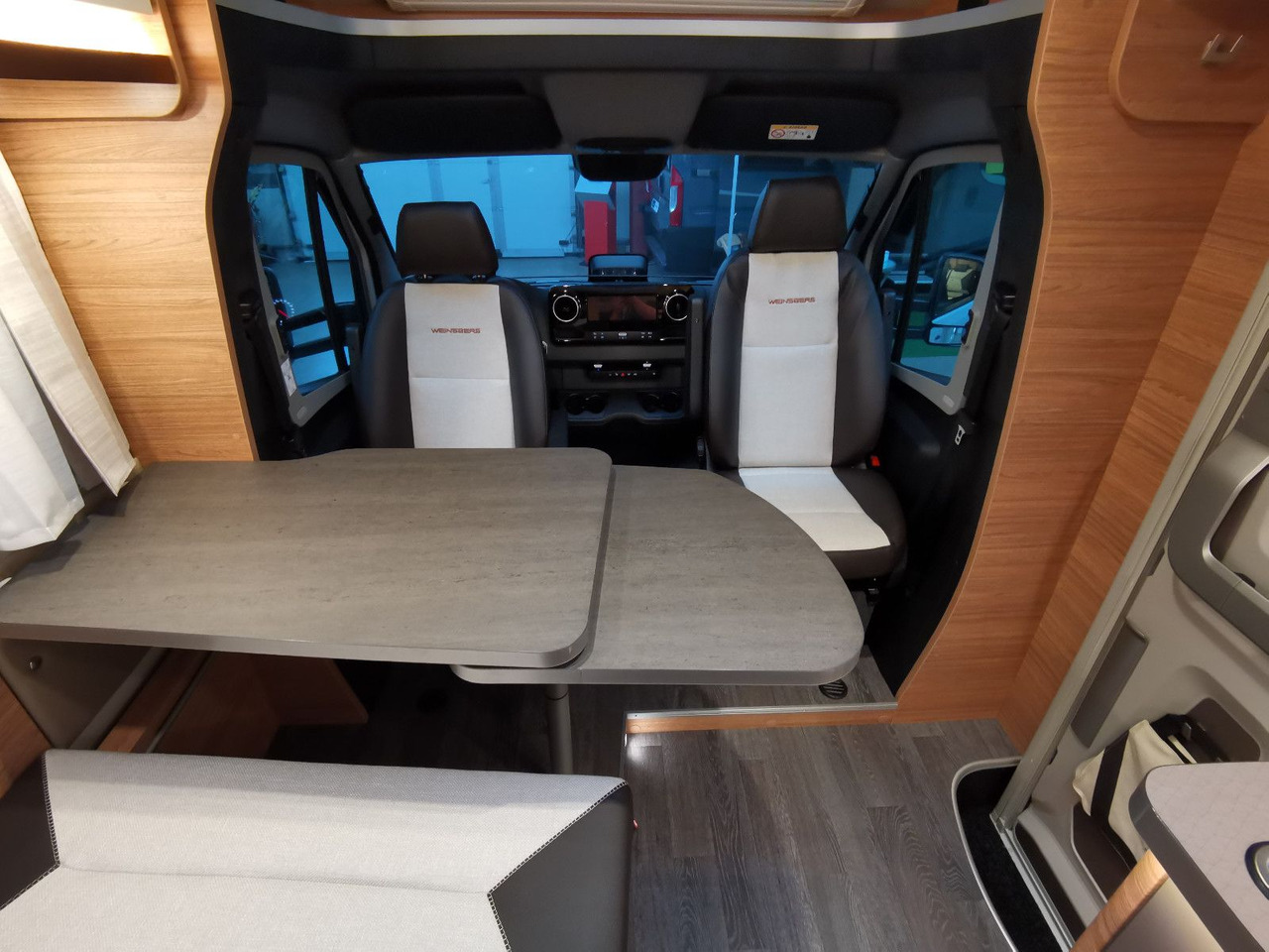 Half integraal camper Weinsberg CARACOMPACT 640 MEG EDITION-PEPPER / EINZELBETTE