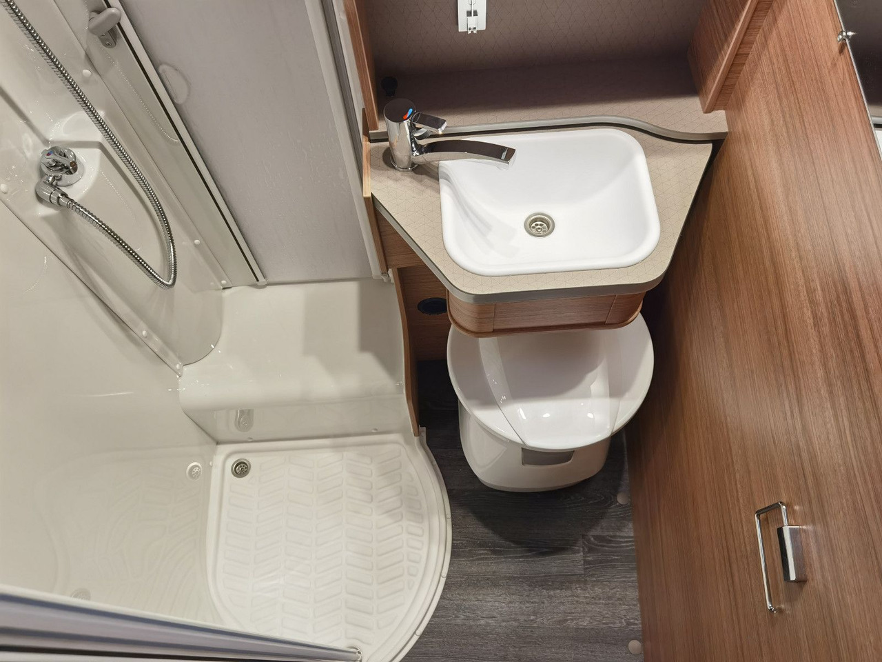 Half integraal camper Weinsberg CARACOMPACT 640 MEG EDITION-PEPPER / EINZELBETTE