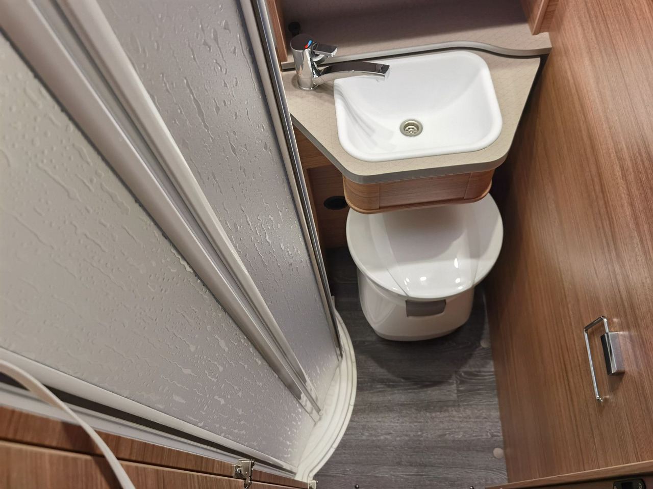 Half integraal camper Weinsberg CARACOMPACT 640 MEG EDITION-PEPPER / EINZELBETTE