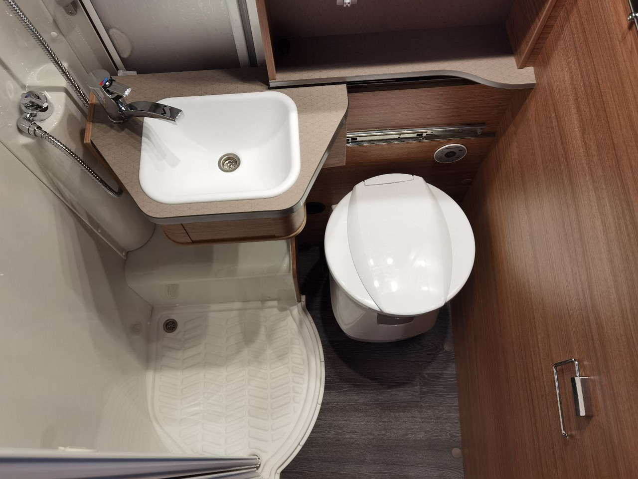 Half integraal camper Weinsberg CARACOMPACT 640 MEG EDITION-PEPPER / EINZELBETTE